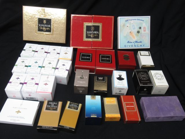Null GUERLAIN Lot of miniatures of perfume. Full in their boxes of which some un&hellip;