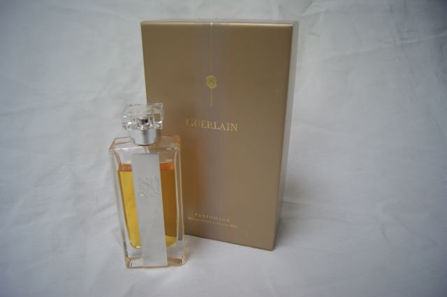 Null GUERLAIN香水 "香榭丽舍大街"（180周年限量版）。喷雾剂75毫升。全新的，在它的盒子里。