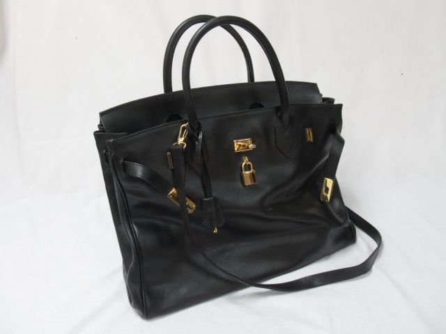 Null DELMAR Large leather bag. 30 x 41 x 14 cm With its padlock and key.