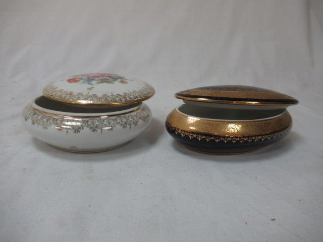 Null LIMOGES Lot of two porcelain candy boxes. 12-15 cm