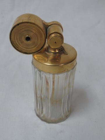 Null MARCEL FRANCK flacon vaporsiateur en verre et métal doré . Hauteur 12 cm . &hellip;
