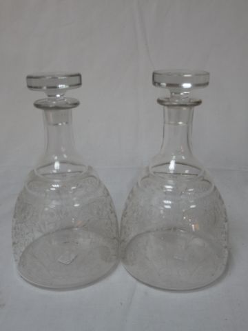 Null BACCARAT Pair of carafes in engraved crystal. Michel Ange model. Height: 22&hellip;