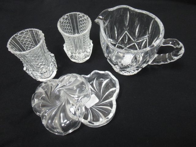 Null 水晶拍品，包括一个小水壶，一对花瓶和一个糖果盘，9-10厘米