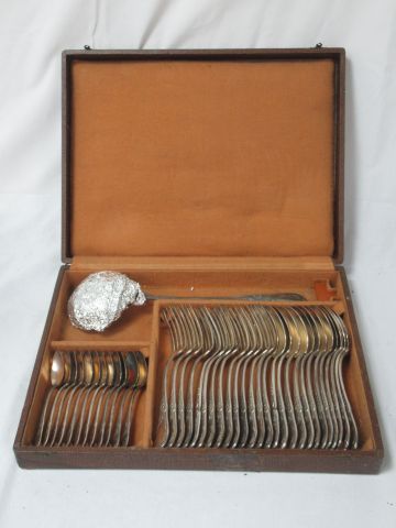 Null Ménagère en métal argenté, modèle Rocaille, comprenant une louche, 12 fouch&hellip;