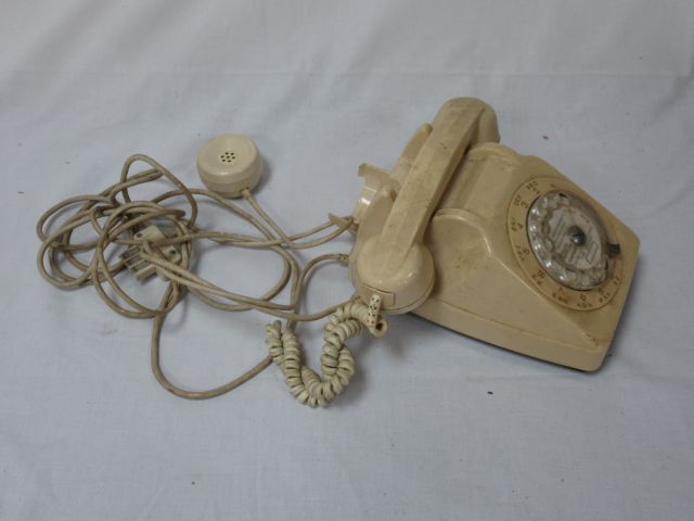 Null Telefon aus Kunstharz. 1974 (schmutzig, zu reinigen)