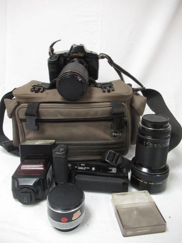 CANON Lot comprenant un appareil photo T90 , avec objectif FD 80/200 1: 4 , un o&hellip;