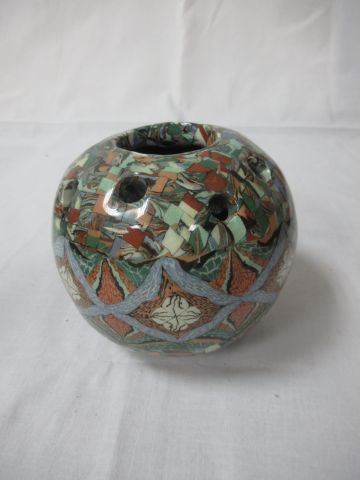 Null GERBINO 陶器球花瓶，带几何装饰。高度: cm