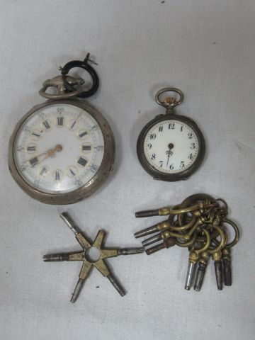 Null Silver lot, consisting of a pocket watch and a neck watch. Gross weight: 10&hellip;