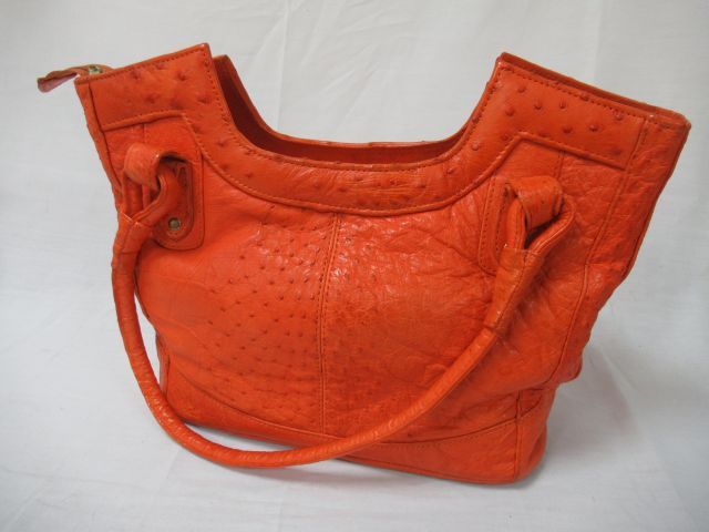 Null Tasche aus orangefarbenem Straußenleder. 29 x 42 cm TBE In einem Beutel.
