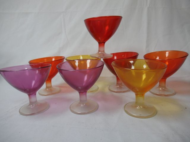 Null Juego de 8 vasos de postre de cristal de colores. 12 cm