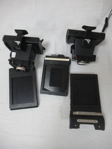 Null Polaroid Lot de deux appareils photo "494 X". On y joint des plaques pour P&hellip;