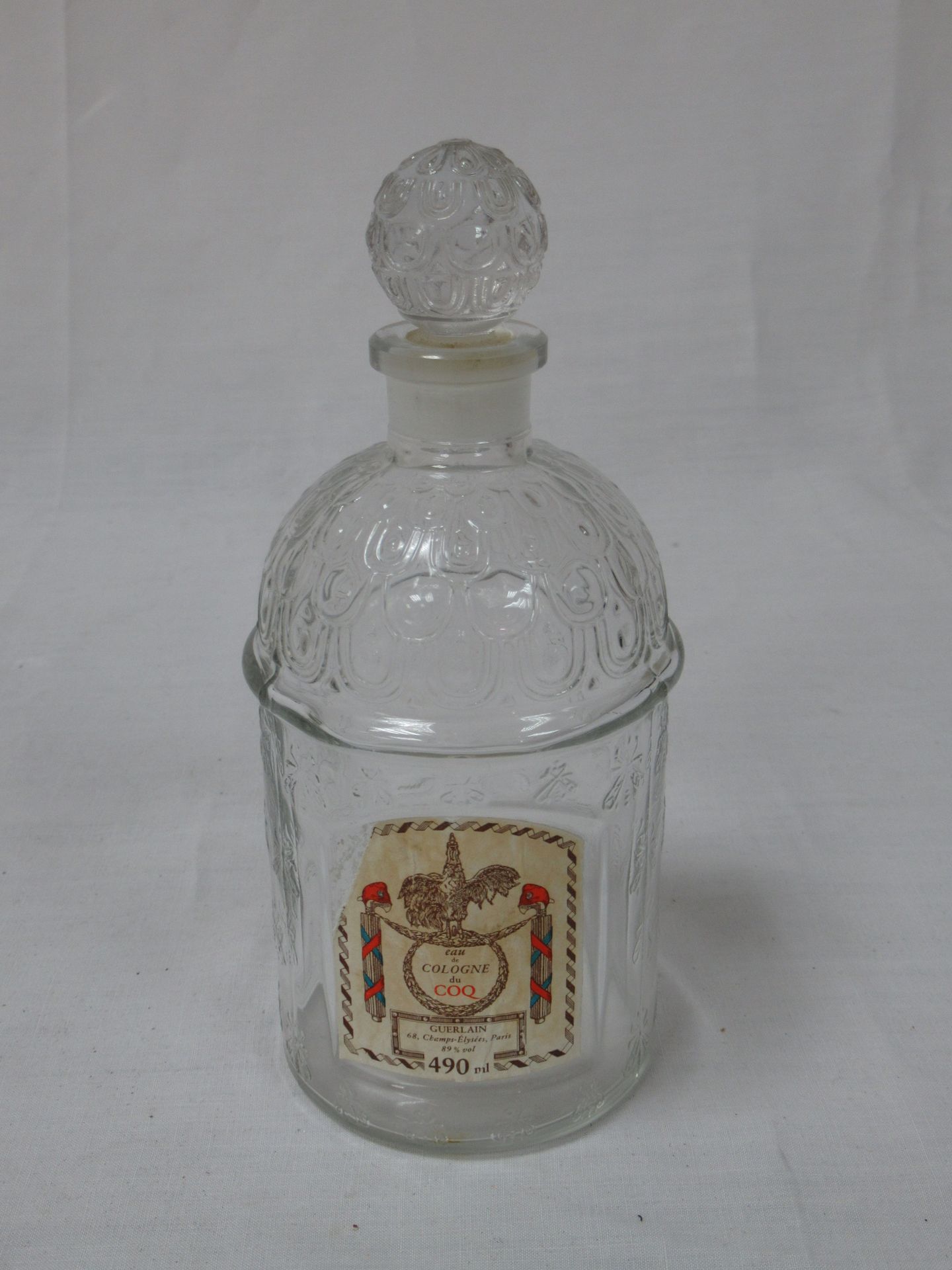 GUERLAIN Flacon en verre moulé "Eau de Cologne du Coq", 490 ml (vide). Haut.: 19&hellip;