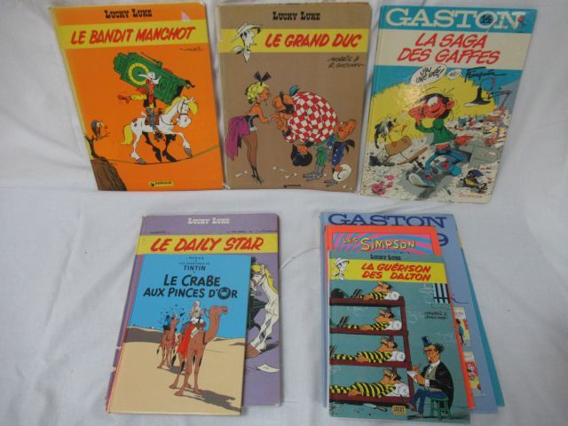 Null Lot von 11 Alben, darunter Lucky Luke, Gaston, Tintin. Circa 1980-2000