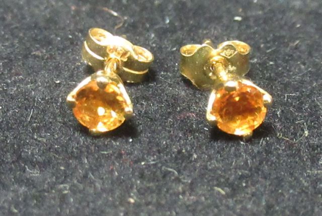 Null 一对18K黄金耳环，镶嵌黄水晶。毛重：0,8 g