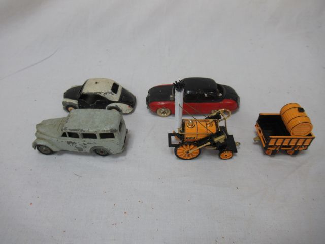 Null 拍品包括2辆CIG汽车，1辆Matchbox蒸汽车和1辆Panhard汽车，4-10厘米（磨损，生锈）