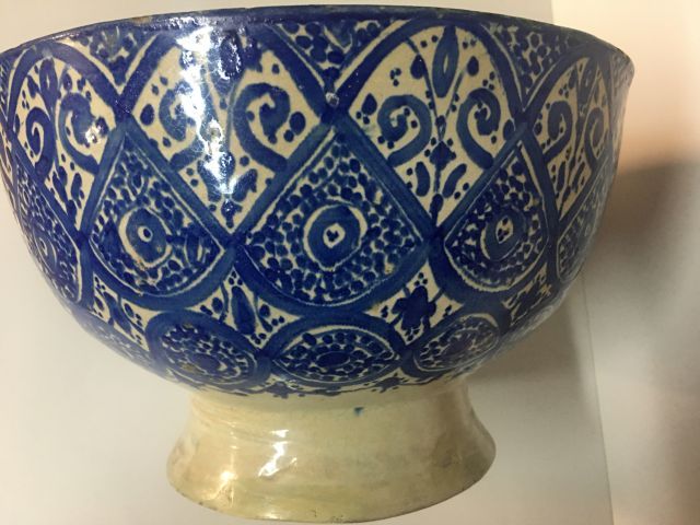 Null Old large enamelled stoneware bowl with blue decoration of friezes and garl&hellip;
