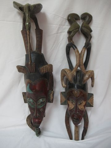 Null AFRIQUE Lot de deux masques en bois polychrome. 70 cm (manques)