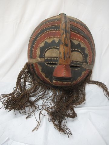 Null AFRIQUE Masque en bois polychrome. Haut.: 41 cm