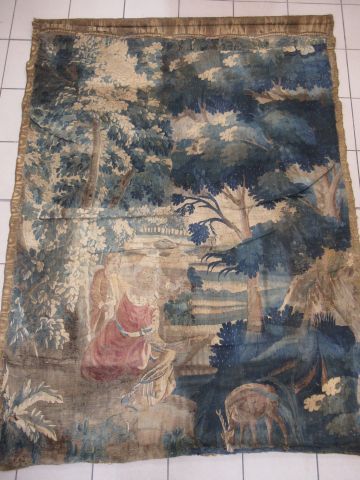 Null AUBUSSON (?) 羊毛挂毯，显示一对夫妇。18世纪。220 x 161厘米（重要的磨损） 来源：贡比涅的文特酒店，1987年11月28日。