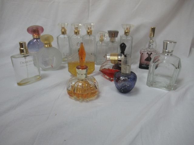 Null Lote de frascos de perfume vacíos, incluyendo GUERLAIN