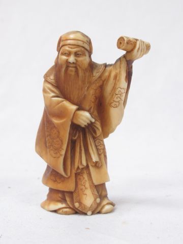 Null 
ASIA, NETSUKE de marfil de una salvia, H:7cm