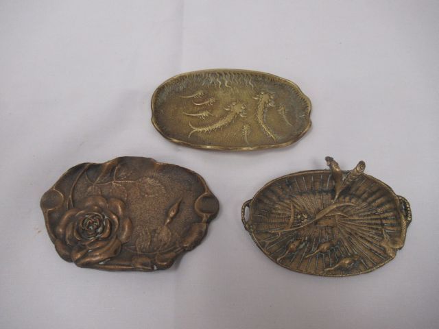 Null Lot de trois vides poches en bronze- Décors d'animaux et végétaux - Hateur &hellip;