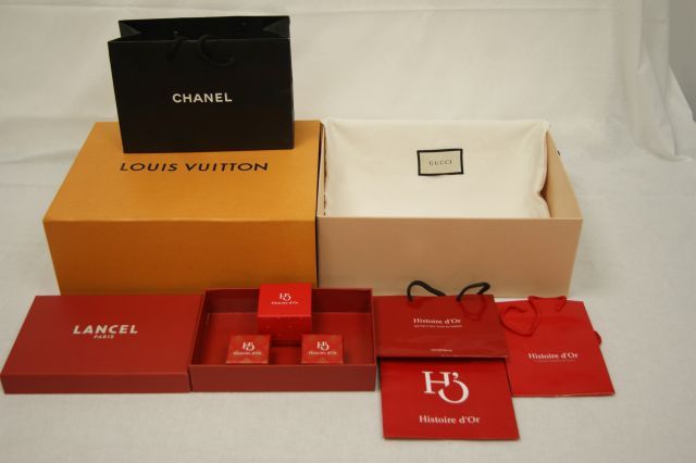 Lot of packaging, including: Vuitton box, a Lancel box, …