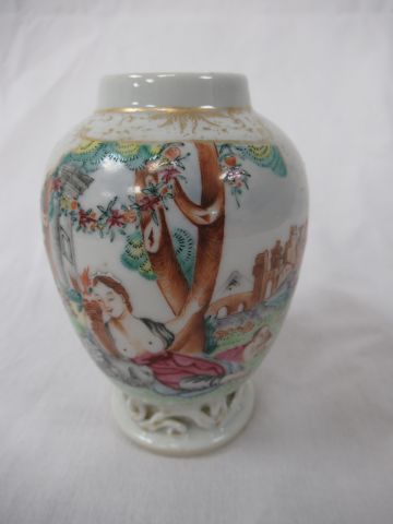 Null CHINE, petit vase en porcelaine à décor de paysages animés, haut : 11 cm