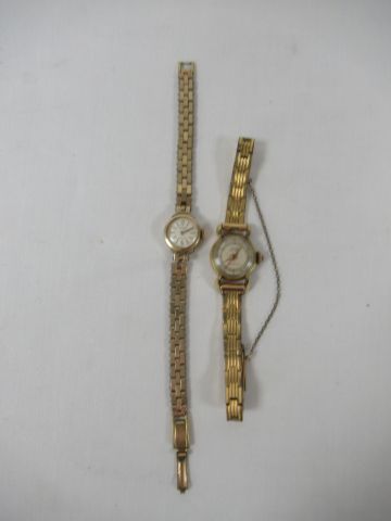 Null Lot de deux montres pour dames en acier et métal doré.