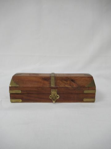 Null Petite boîte en bois et laiton. Long.: 20 cm