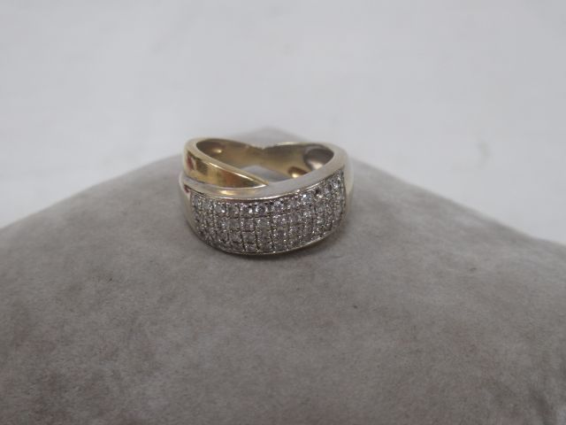 Null Yellow and white gold ring decorated with a pavement of small diamonds, gro&hellip;