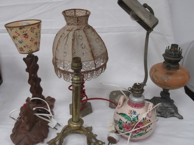 Null Lot de 6 lampes, en laiton, bois, céramique, étain, bronze … Haut.: 20-42 c&hellip;