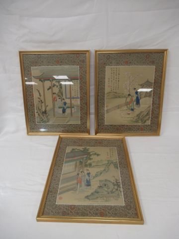 Null CHINE Série de 3 peintures sur soie, figurant des scènes de palais. Encadré&hellip;