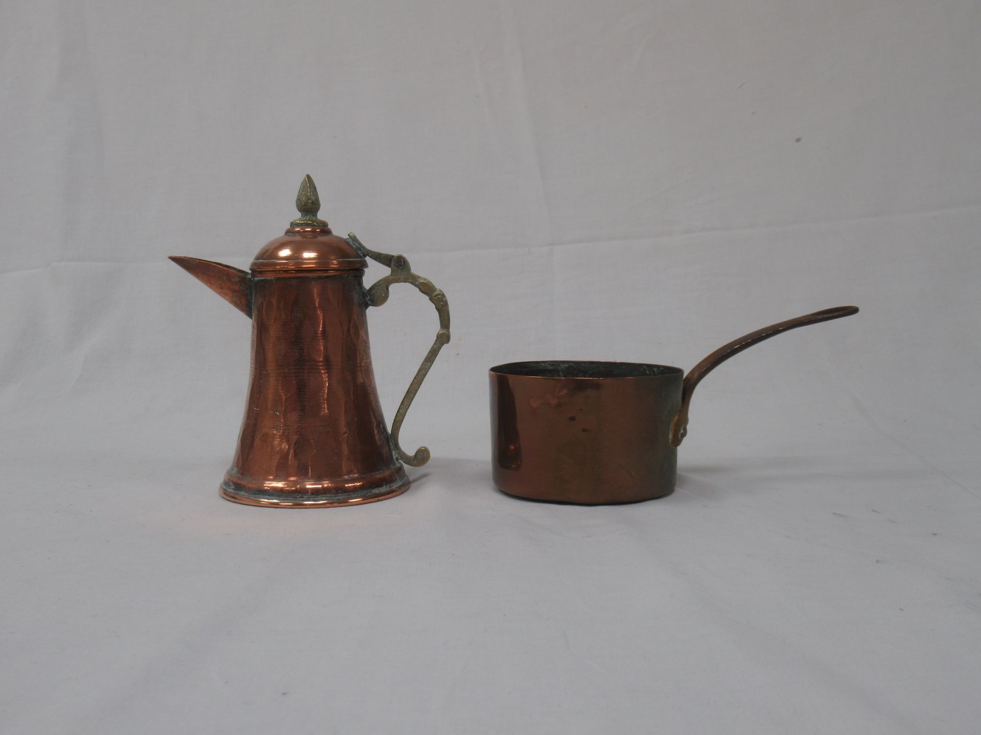 Null Copper set including a small pot and a jug. From 10 to 16 cm.