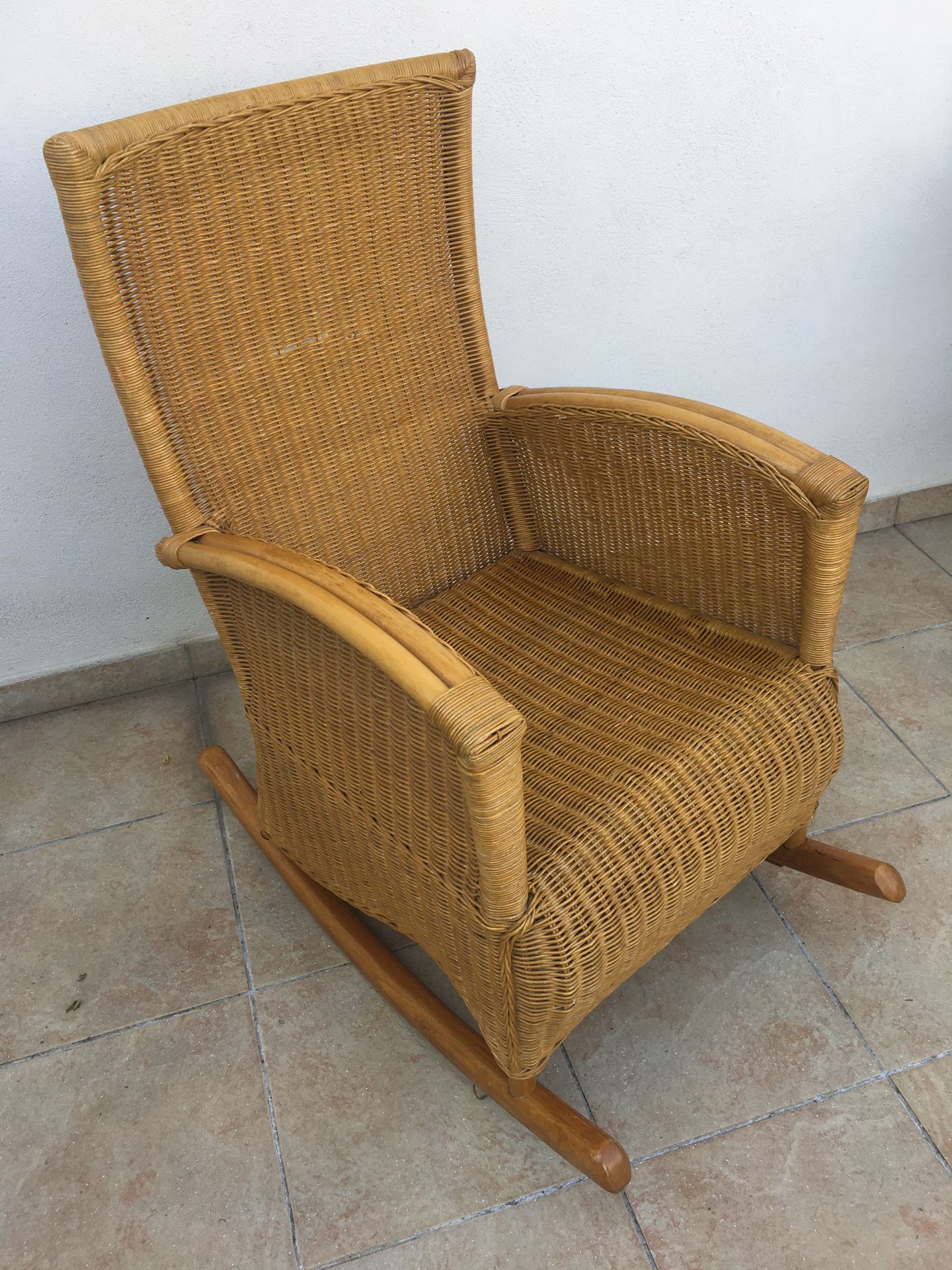 Null Hübscher Schaukelstuhl/Rocking Chair aus Bambus-Rattan, Holz und geflochten&hellip;