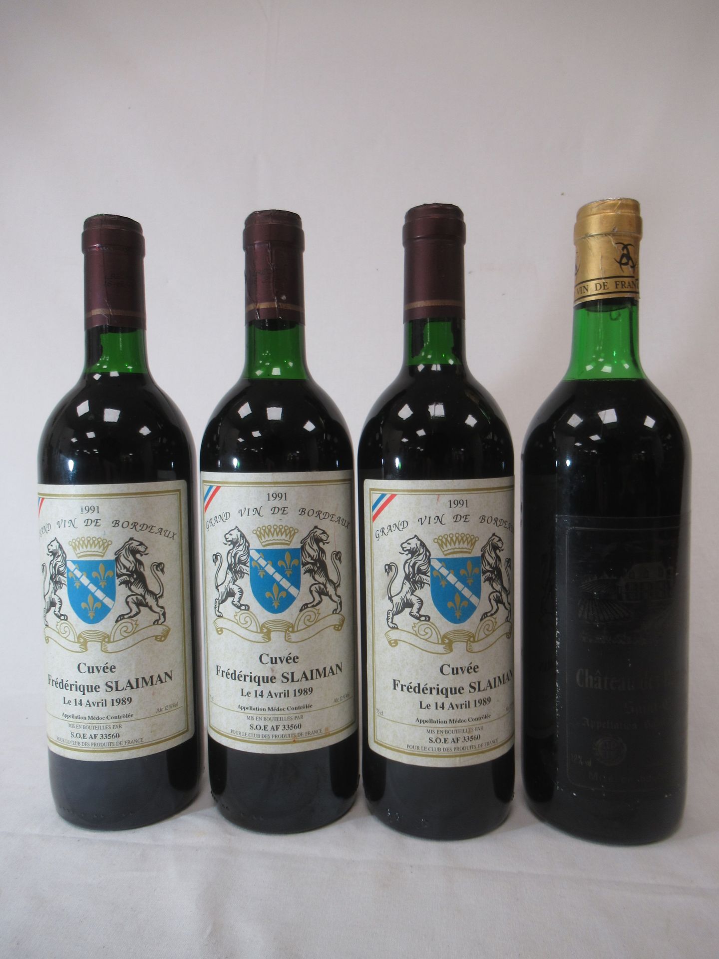 Null 4 bouteilles de Saint Emilion : 3 Château La Croix d'Arthus, 1989 et 1 Chât&hellip;