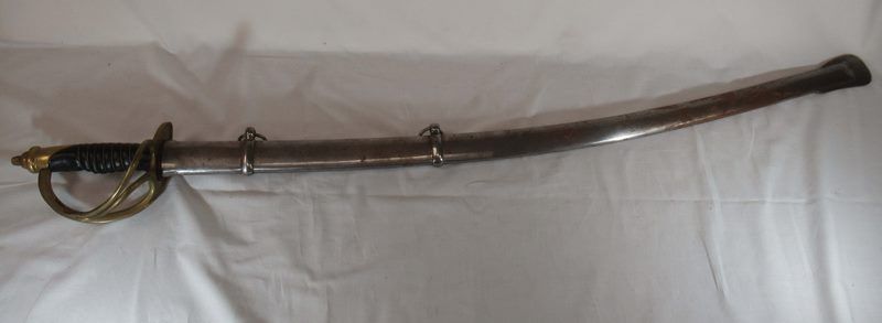 Null 黄铜和钢制的步兵剑。带有剑鞘。长度：109厘米（锈迹）。