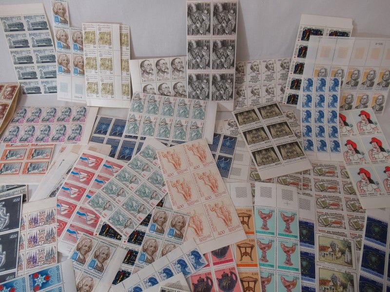 Null France Lot de timbres, valeur faciale 2 720 francs/ 414 euros, neufs