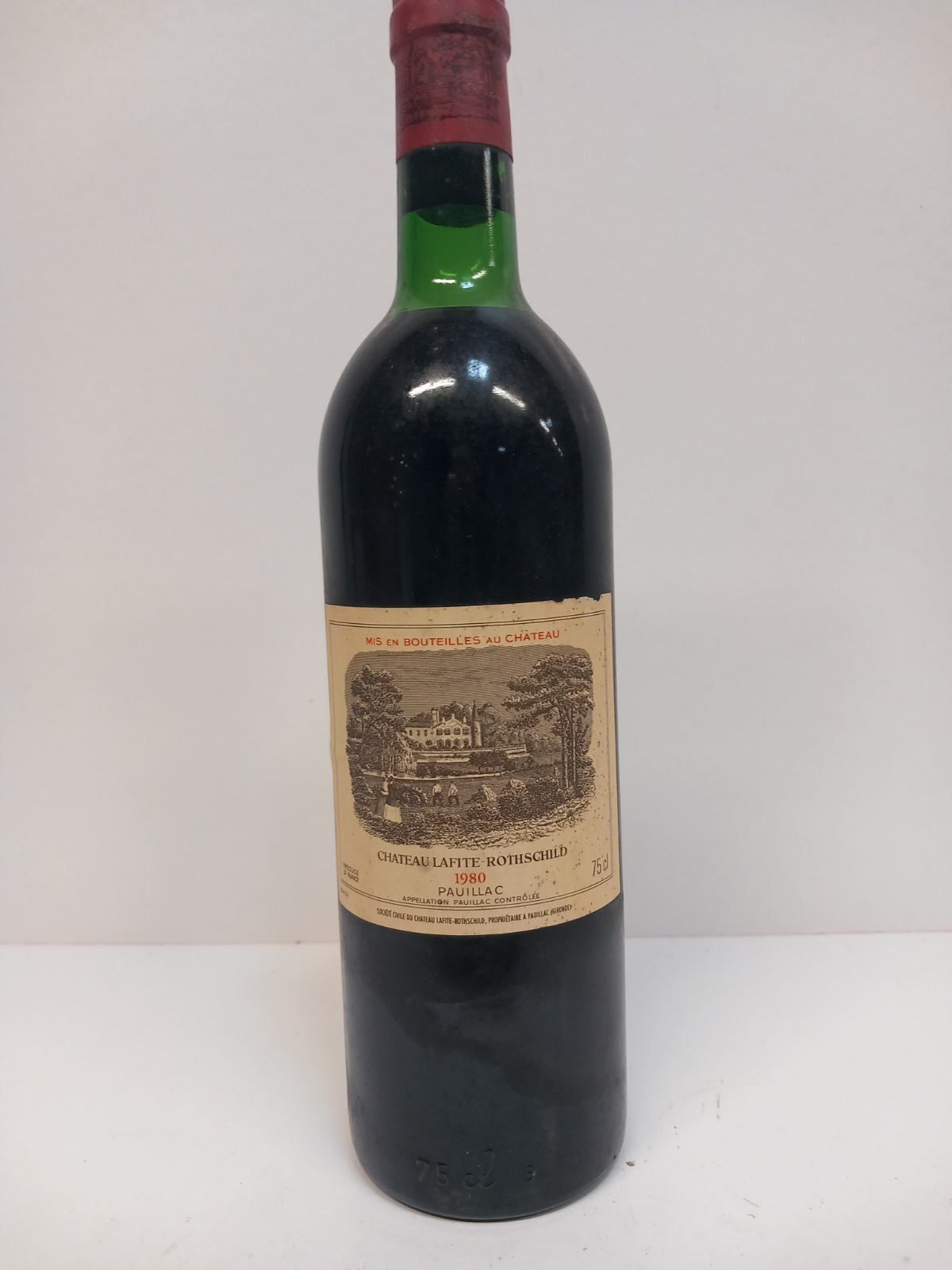Null Bottiglia di Château Lafitte Rothschild Pauillac 1980 (3 cm sotto il tappo)