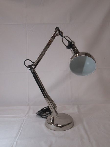 Null Schreibtischlampe aus Metall. Höhe: 47 cm (verstellbar).