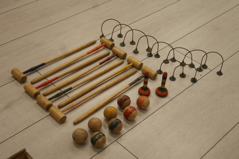 Null Jeu de croquet de table ancien. Il comprend 8 maillets 8 boules, arceaux et&hellip;
