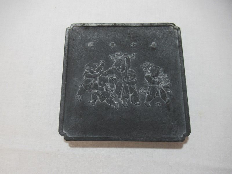Null CHINA Piedra de tinta decorada con juegos infantiles. 10 x 10 cm (desgaste)
