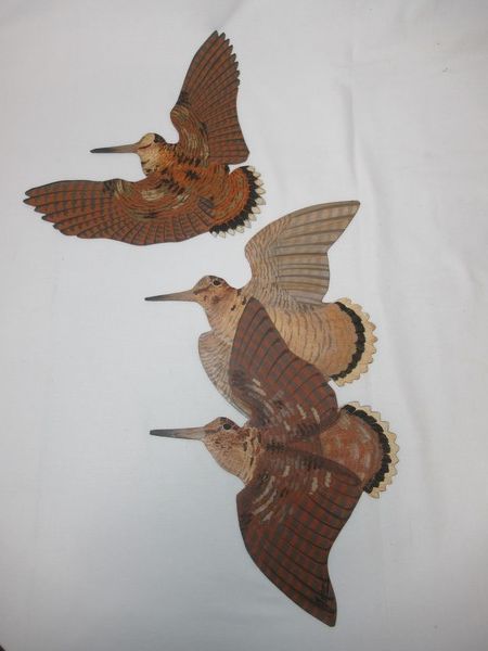 Null Set di 2 targhe decorative in metallo laccato con uccelli. Da 34 a 45 cm.