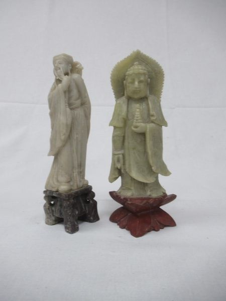 Null ASIE Lot de deux sculptures en pierre dure figurant Bouddha et un sage. 15 &hellip;