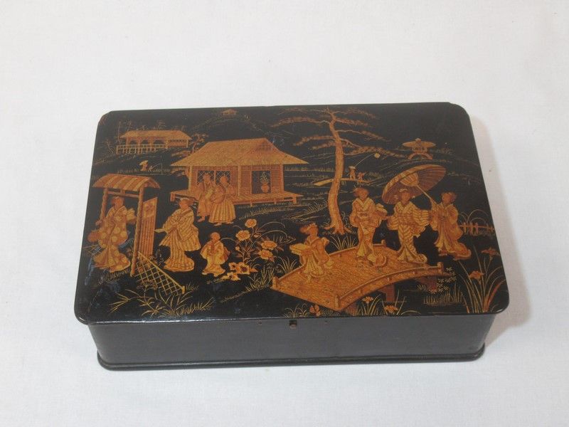 Null Caja japonesa de cartón cocido decorada con una escena de palacio. Longitud&hellip;