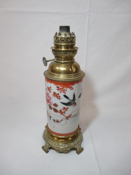 Null ASIA Porcelain scroll vase, mounted as an oil lamp. Height: 34 cm (dents on&hellip;