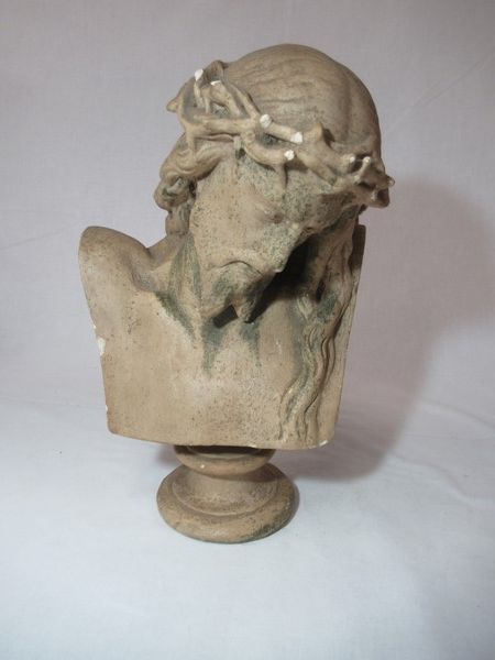 Null D'après Clesinger, Sculpture en plâtre, figurant un buste du Christ. Marqué&hellip;