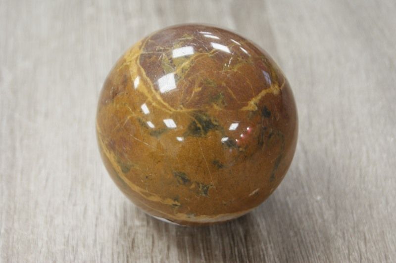 Null Sphère en pierre dure. Diam.: 8 cm
