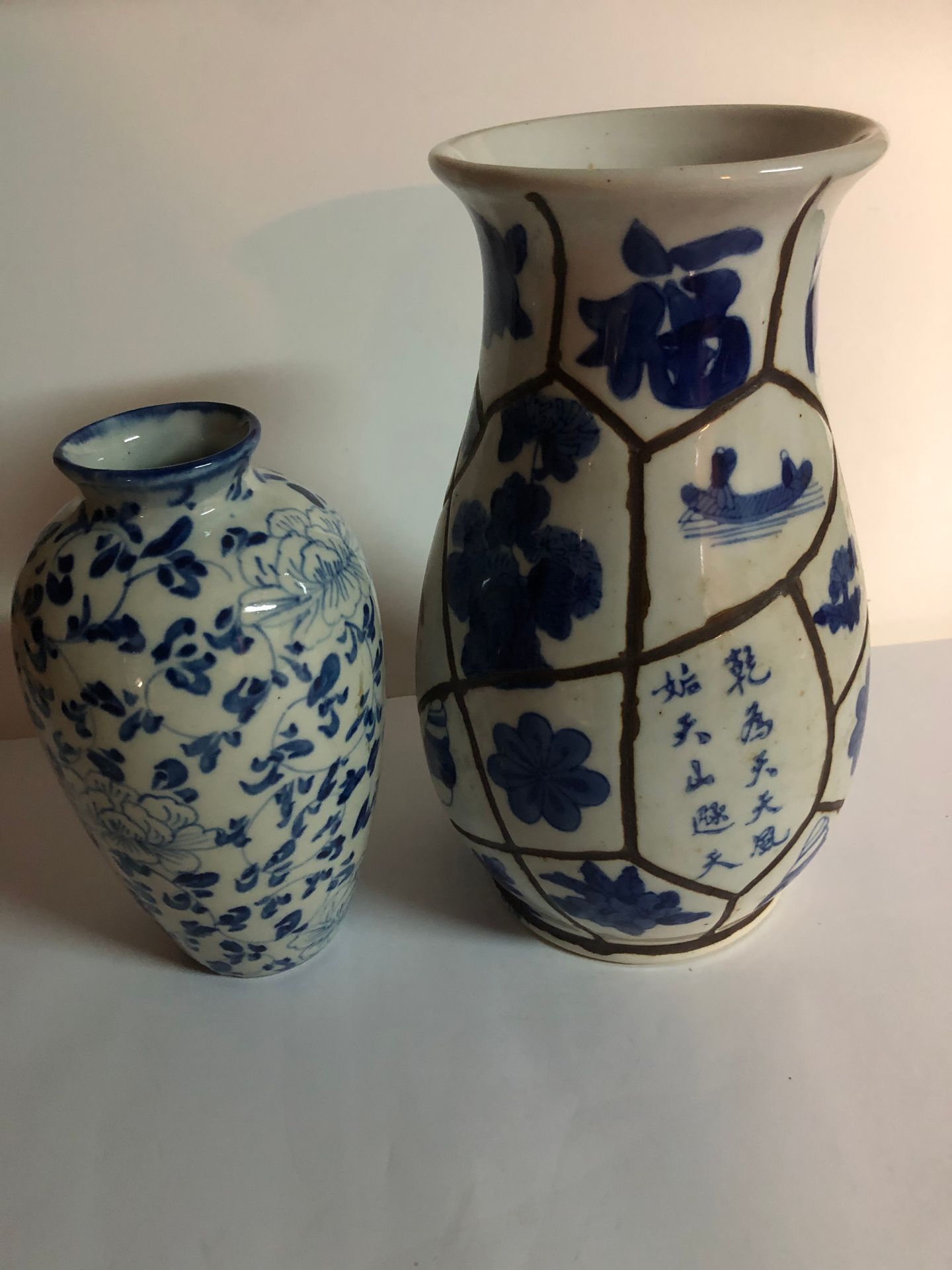 Null CHINA Lot of 2 porcelain vases. The smaller one decorated in blue with lotu&hellip;