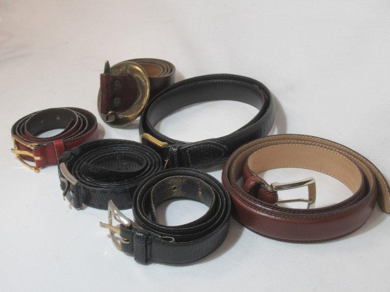 Null Lot de ceintures en cuir. 85-90 cm (usure)